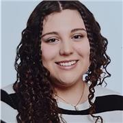 Me considero trabajadora, optimista y eficaz. Me gusta dar todo de mi en ayudar a los demás, y este es mi trabajo ideal. Puedo dar clase a todo niño o niña desde primaria hasta bachillerato.